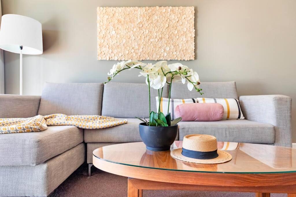 'Towering Palms' Resort-Style Apartment With A Separate Studio Darwin Bagian luar foto